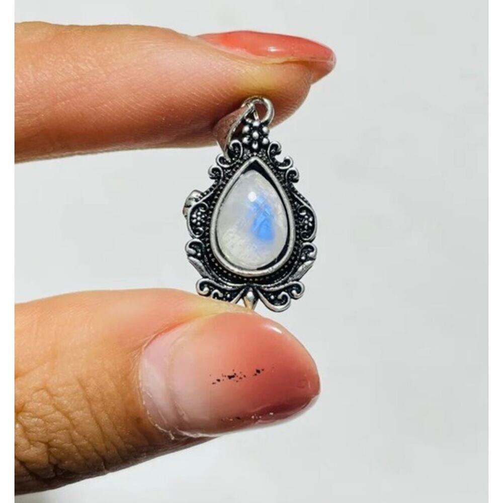 BLUE SRI LANKAN MOONSTONE TEARDROP SHAPE PENDANT NWT - Picture 2 of 3